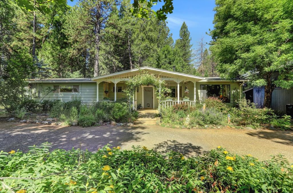 13814 Day Rd, Grass Valley, CA 95945