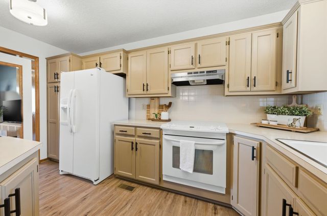 11403 W Bekemeyer St, Wichita, KS 67212