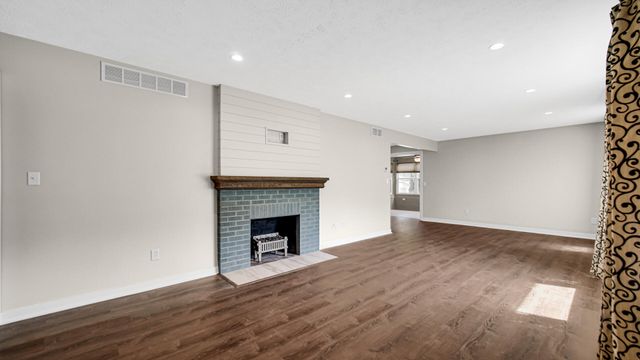2261 W State Rd 2, La Porte, IN 46350