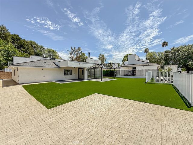 22921 Dolorosa Street, Woodland Hills, CA 91367