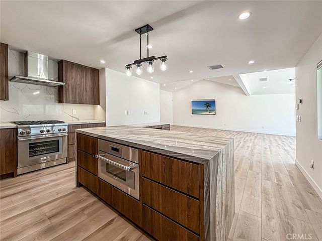 22921 Dolorosa Street, Woodland Hills, CA 91367