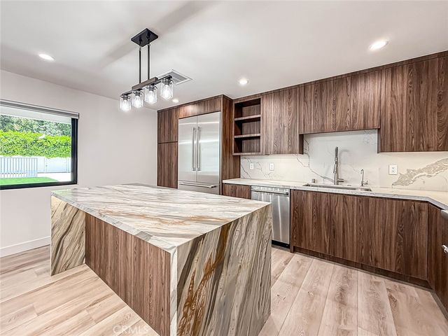 22921 Dolorosa Street, Woodland Hills, CA 91367