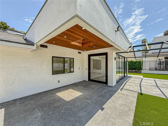 22921 Dolorosa Street, Woodland Hills, CA 91367