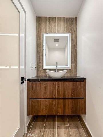 22921 Dolorosa Street, Woodland Hills, CA 91367