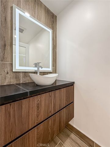 22921 Dolorosa Street, Woodland Hills, CA 91367