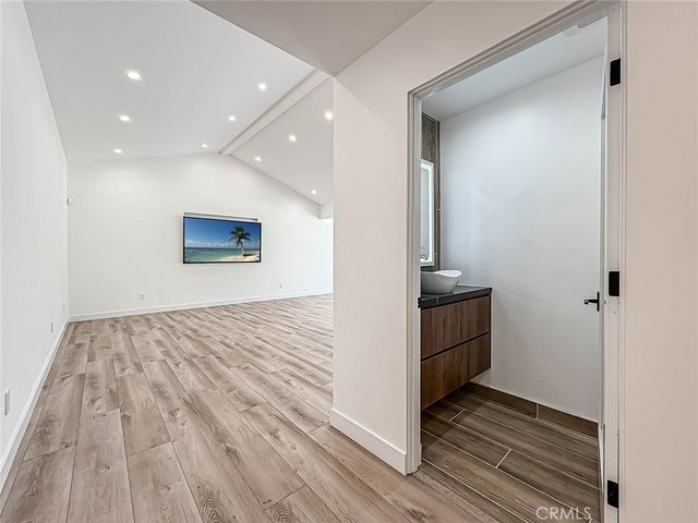 22921 Dolorosa Street, Woodland Hills, CA 91367