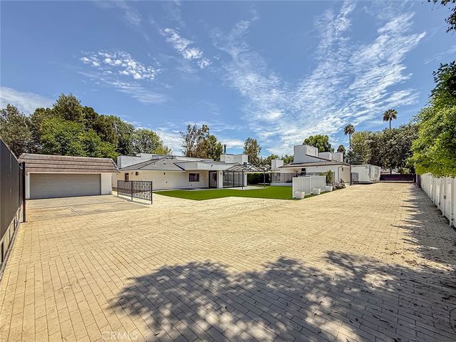 22921 Dolorosa Street, Woodland Hills, CA 91367