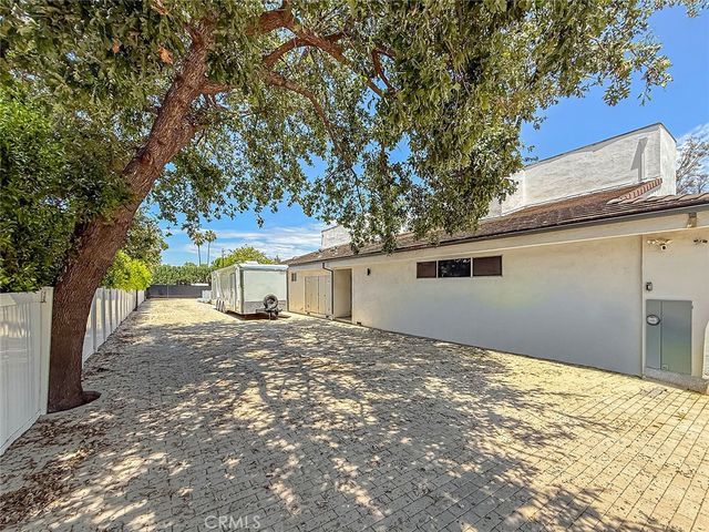 22921 Dolorosa Street, Woodland Hills, CA 91367