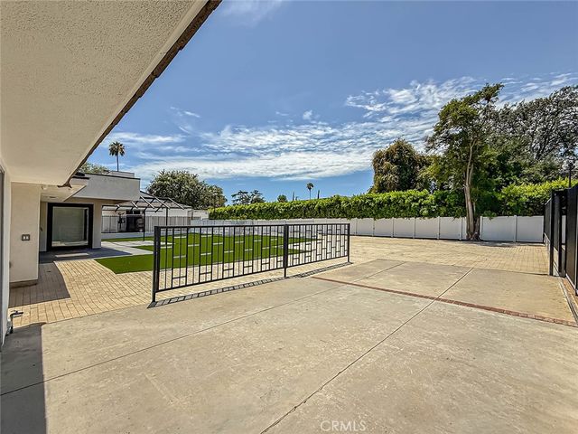 22921 Dolorosa Street, Woodland Hills, CA 91367