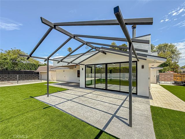 22921 Dolorosa Street, Woodland Hills, CA 91367