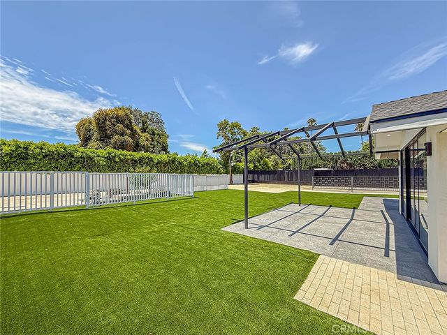 22921 Dolorosa Street, Woodland Hills, CA 91367