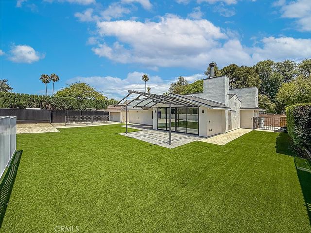 22921 Dolorosa Street, Woodland Hills, CA 91367