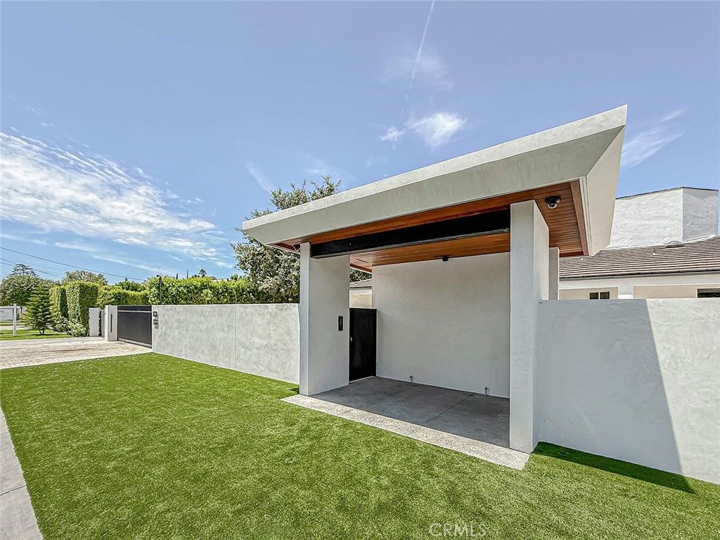 22921 Dolorosa Street, Woodland Hills, CA 91367