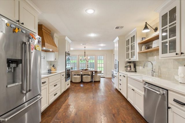 402 Shadow Mountain Drive, Woodway, TX 76712