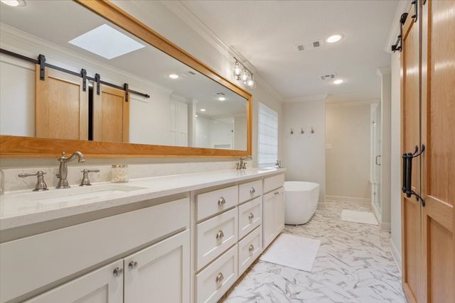 402 Shadow Mountain Drive, Woodway, TX 76712
