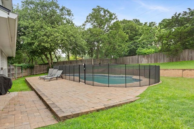 402 Shadow Mountain Drive, Woodway, TX 76712