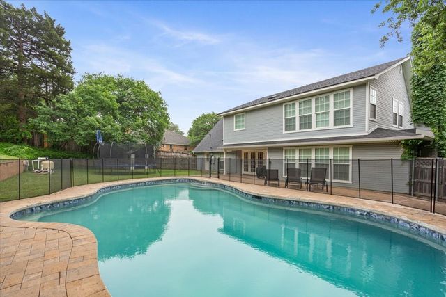 402 Shadow Mountain Drive, Woodway, TX 76712