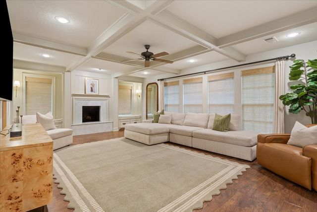 402 Shadow Mountain Drive, Woodway, TX 76712