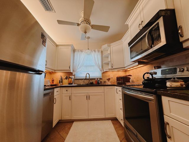 106 Spring Lake Court 201, Vero Beach, FL 32962