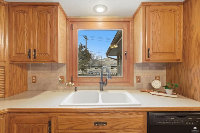 2442 Vaughn Drive, Manhattan, KS 66502