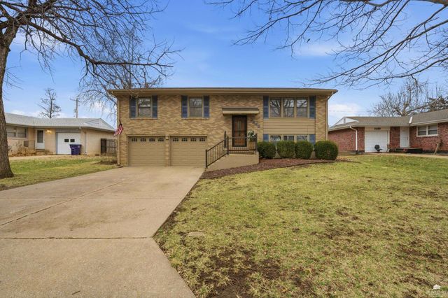 2442 Vaughn Drive, Manhattan, KS 66502