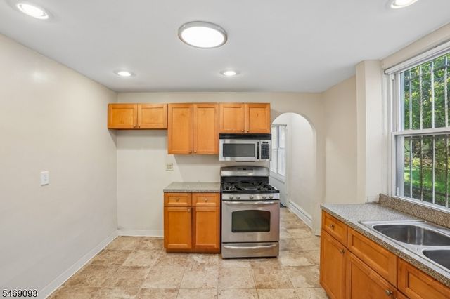 14 Scheerer Ave, Newark City, NJ 07112