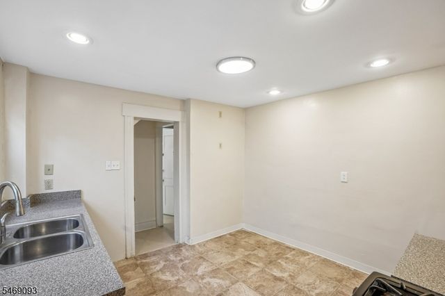 14 Scheerer Ave, Newark City, NJ 07112