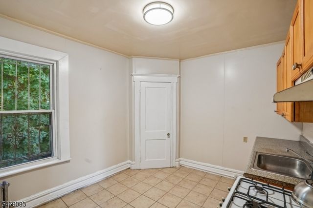 14 Scheerer Ave, Newark City, NJ 07112