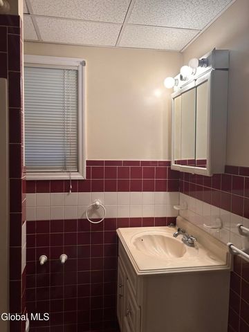 42 Kelton Avenue, Schenectady, NY 12307