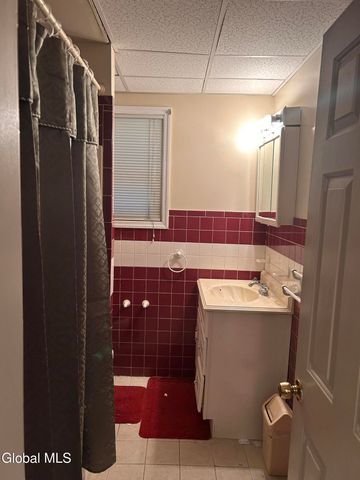 42 Kelton Avenue, Schenectady, NY 12307