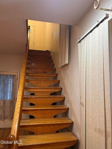 42 Kelton Avenue, Schenectady, NY 12307