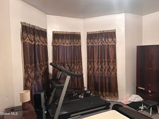 42 Kelton Avenue, Schenectady, NY 12307