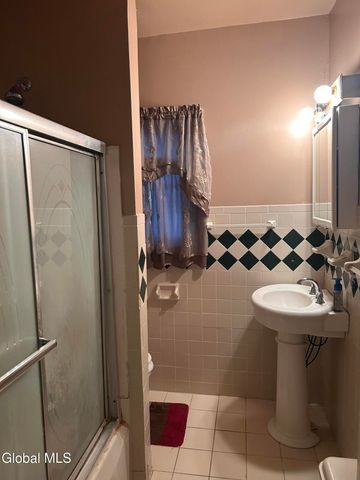 42 Kelton Avenue, Schenectady, NY 12307