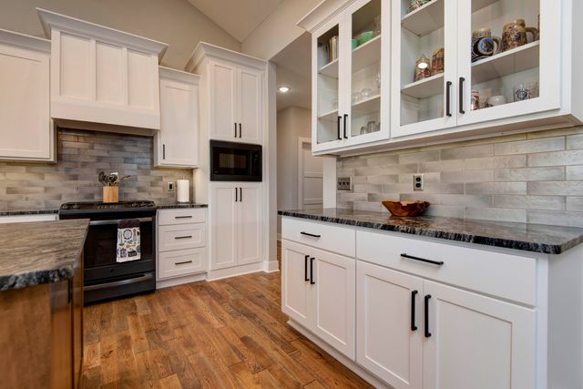6002 S Kings Avenue, Springfield, MO 65810