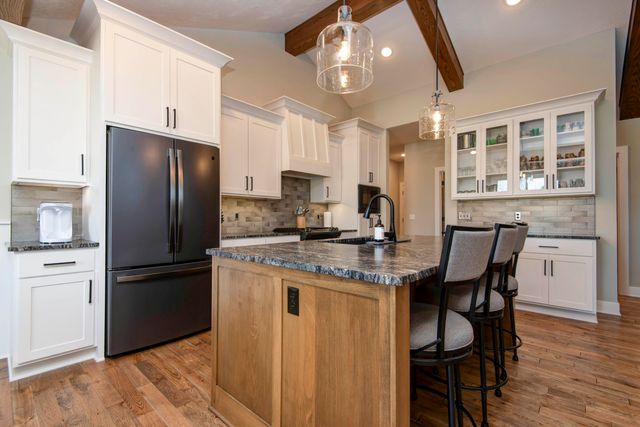 6002 S Kings Avenue, Springfield, MO 65810
