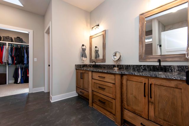 6002 S Kings Avenue, Springfield, MO 65810