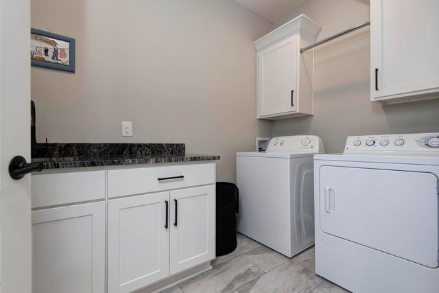 6002 S Kings Avenue, Springfield, MO 65810