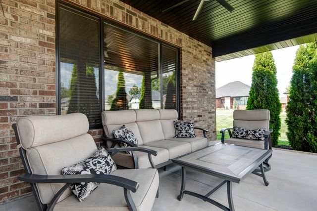 6002 S Kings Avenue, Springfield, MO 65810