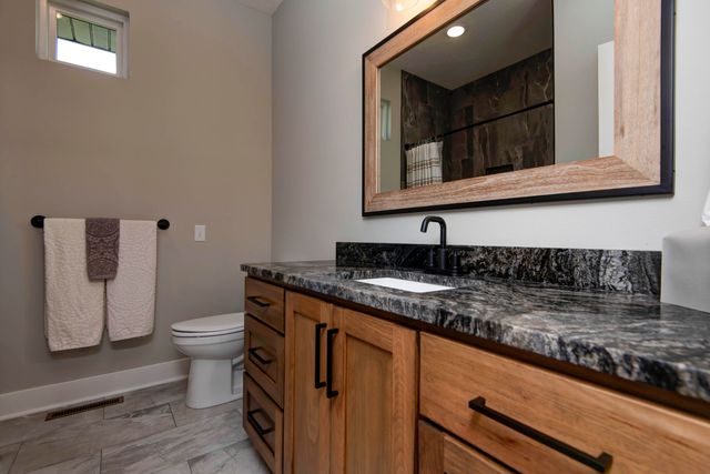 6002 S Kings Avenue, Springfield, MO 65810