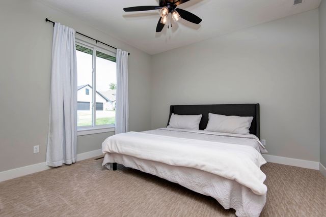 6002 S Kings Avenue, Springfield, MO 65810
