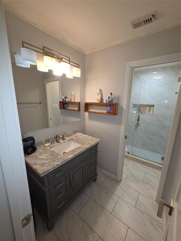 2621 Country Club Boulevard, Sugar Land, TX 77478