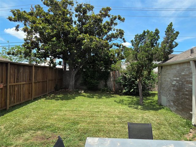 2621 Country Club Boulevard, Sugar Land, TX 77478