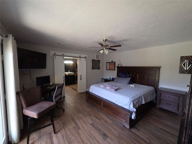 2621 Country Club Boulevard, Sugar Land, TX 77478