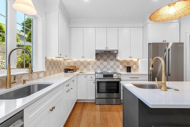 93 Hathaway Circle, Arlington, MA 02476