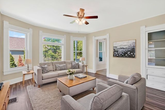 658 Union St, Springfield, MA 01109