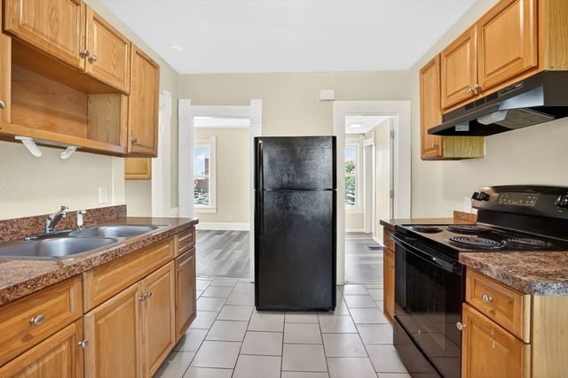658 Union St, Springfield, MA 01109