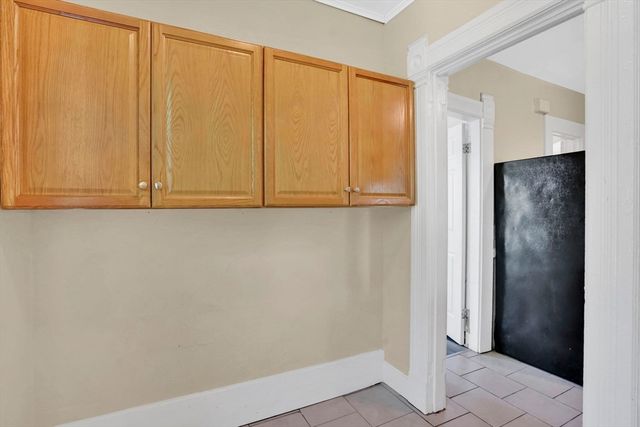 658 Union St, Springfield, MA 01109
