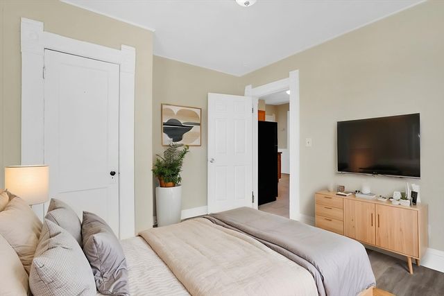 658 Union St, Springfield, MA 01109