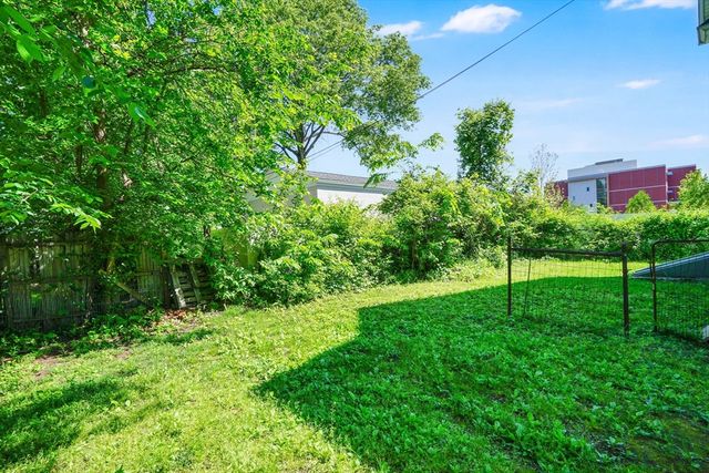 658 Union St, Springfield, MA 01109