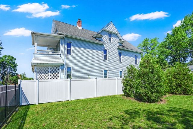 658 Union St, Springfield, MA 01109